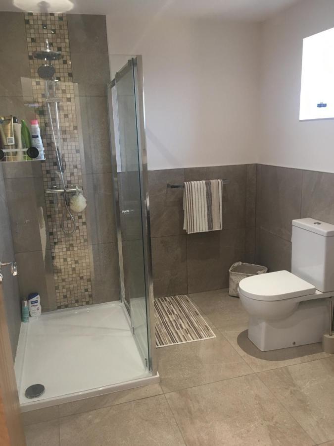 Rose Cottage Captivating 1-Bed Cottage In Bangor Екстериор снимка