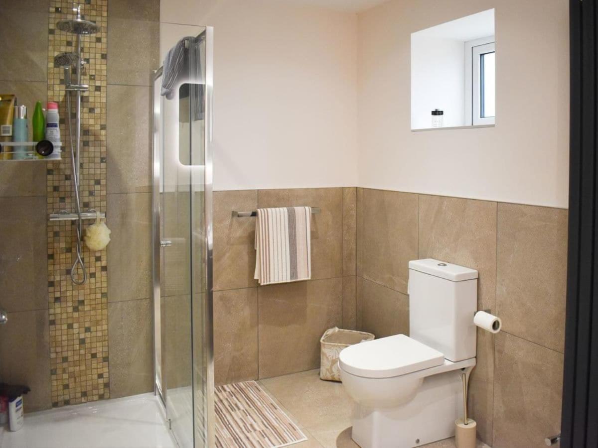 Rose Cottage Captivating 1-Bed Cottage In Bangor Екстериор снимка