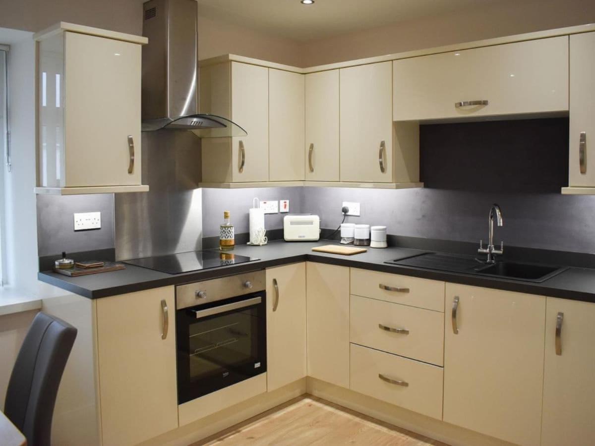 Rose Cottage Captivating 1-Bed Cottage In Bangor Екстериор снимка