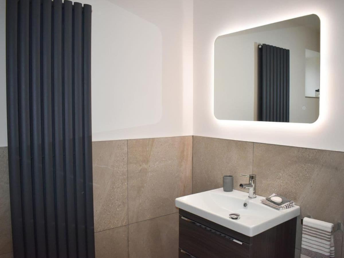 Rose Cottage Captivating 1-Bed Cottage In Bangor Екстериор снимка